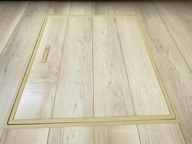 お漬物を漬けたり鍋などの季節物もしまっておける便利な床下収納！