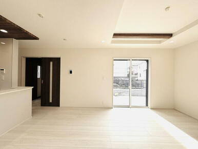 【リビング南側】