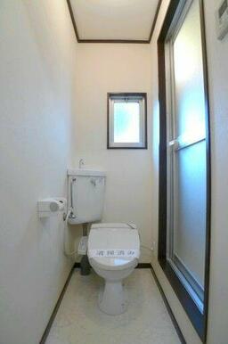 ■温水洗浄便座付きトイレ