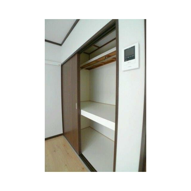 ■洋室の収納（ハンガーパイプ付き）