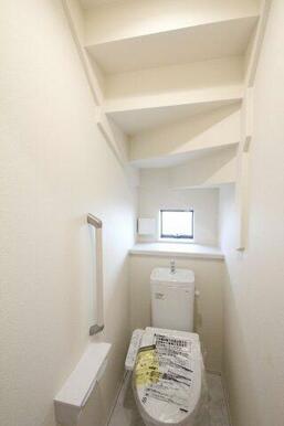 1階と2階にトイレがあり、ウォシュレット完備