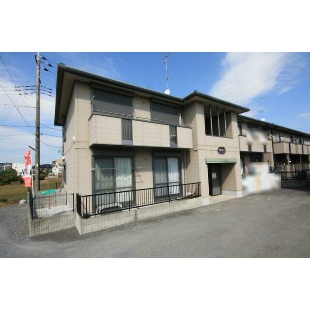 【南西方向から撮影】積水ハウス施工の２階建て賃貸住宅シャーメゾンです。各戸雨戸付きです。