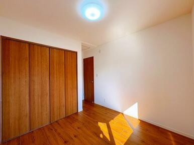 「洋室２」洋室には全部屋収納付きです