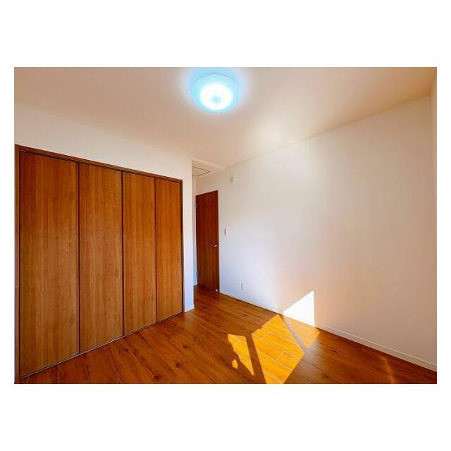 「洋室２」洋室には全部屋収納付きです