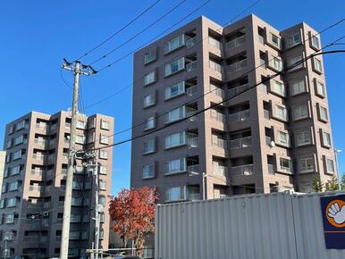 駐車場はロードヒーティングで冬期間も安心です。