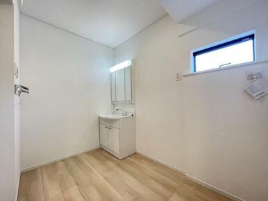 朝の準備・毎日の洗濯・帰宅後のお風呂と大活躍の洗面スペース