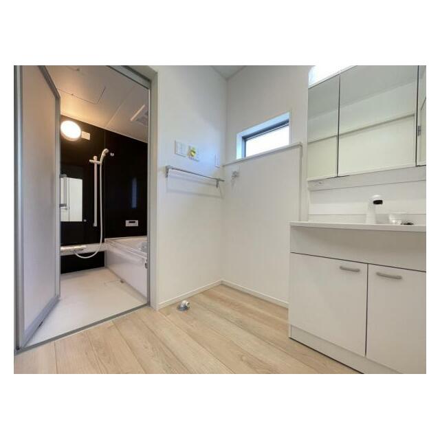 朝の準備・毎日の洗濯・帰宅後のお風呂と大活躍の洗面スペース