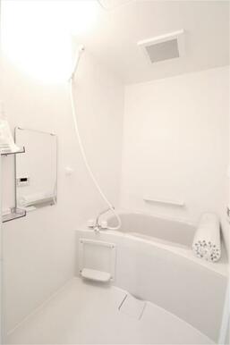 ２４時間換気システムを採用した清潔な浴室です。
