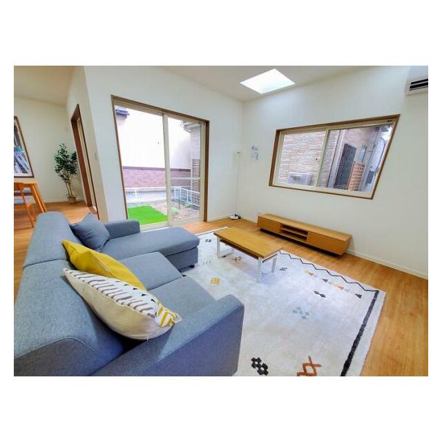 1F　リビング(ニトリ家具・エアコン付でのお引渡しです)