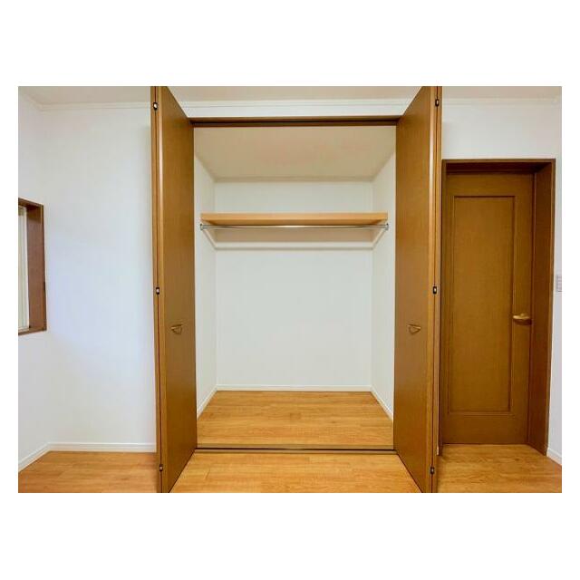 「2階東側洋室＿約6帖」クローゼット付きです。