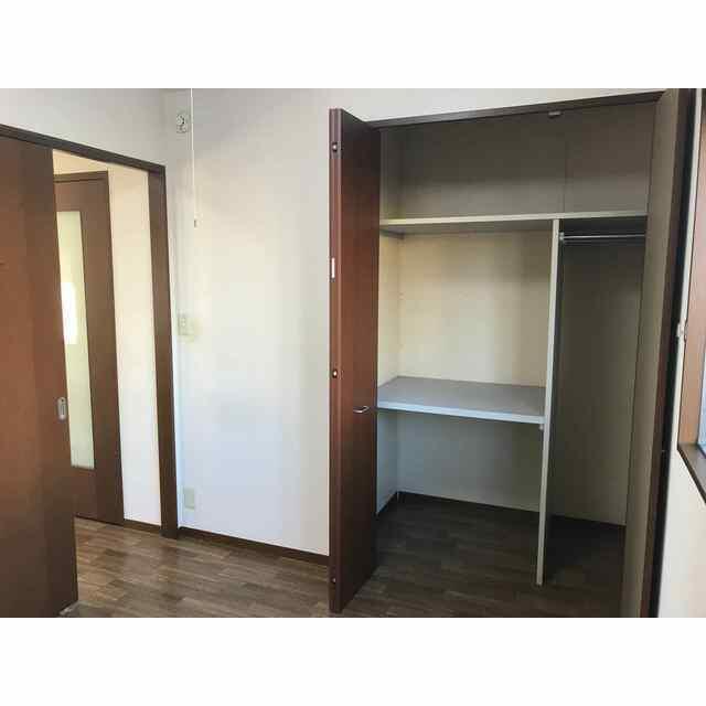 間仕切りある使いやすい収納
