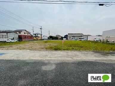 巌根駅徒歩圏、敷地約３３１坪角地！住宅や店舗にいかがでしょうか