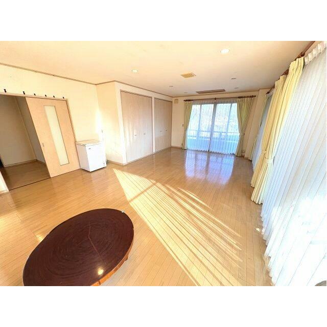 広々とした洋室です