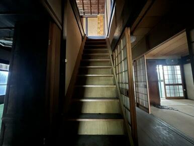～2階への階段～