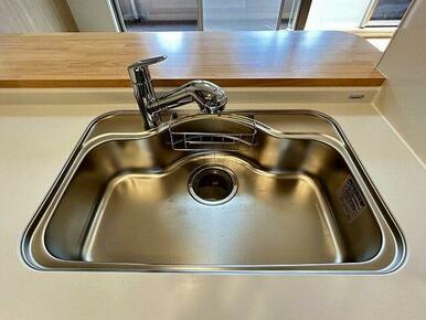 「キッチン」浄水器機能内蔵、シャワー、ホース付きの水栓