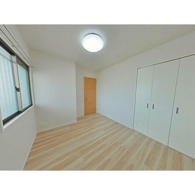 ベーシックな内装だからこそ、お好みの家具や雑貨がぐっと映える空間に。