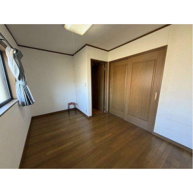 使い勝手のいい洋室です