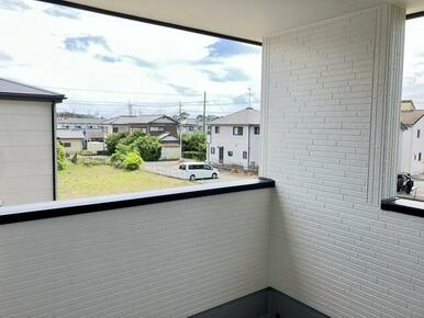 部屋の外と中をつなぐバルコニー、使い方自在！（3号棟）