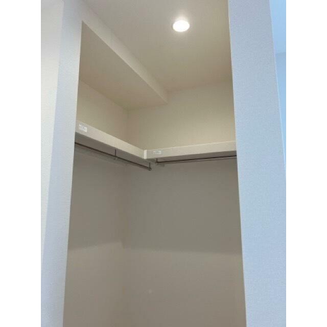 大切な洋服にはきちんと収納場所を用意したい（1号棟）