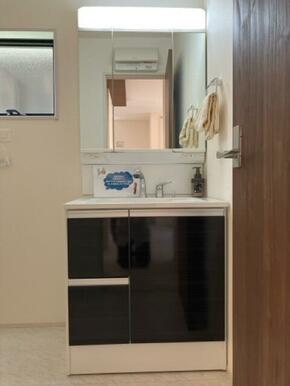 洗顔や歯磨きなど毎日使う洗面所だから要チェック！（1号棟）