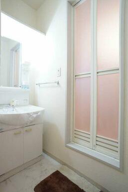 洗面化粧台がございます