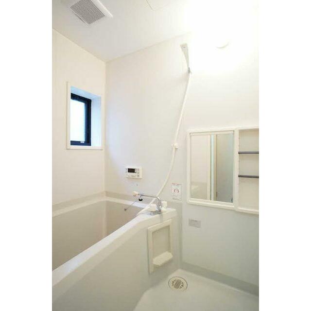 浴室はミラーがございます