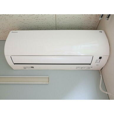洋室にエアコン1基あり！