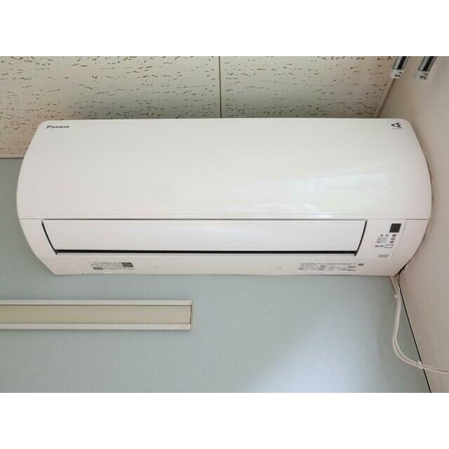 洋室にエアコン1基あり！