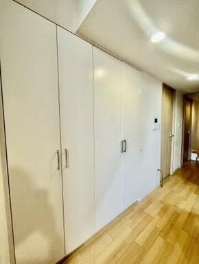 リビング・２つのWICを含む豊富な収納