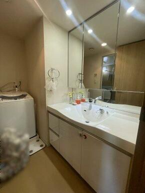 三面鏡収納付き洗面化粧台