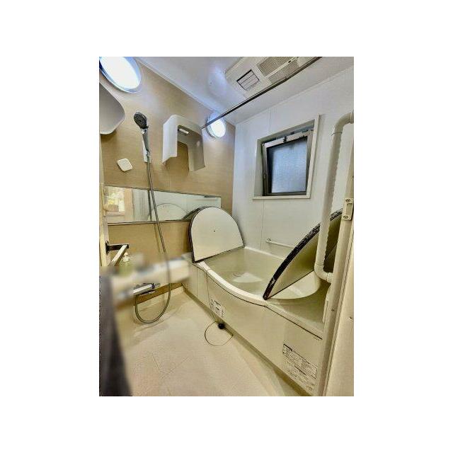 浴室に窓あり・低床タイプ、フルフラットの浴室・２４時間換気システム