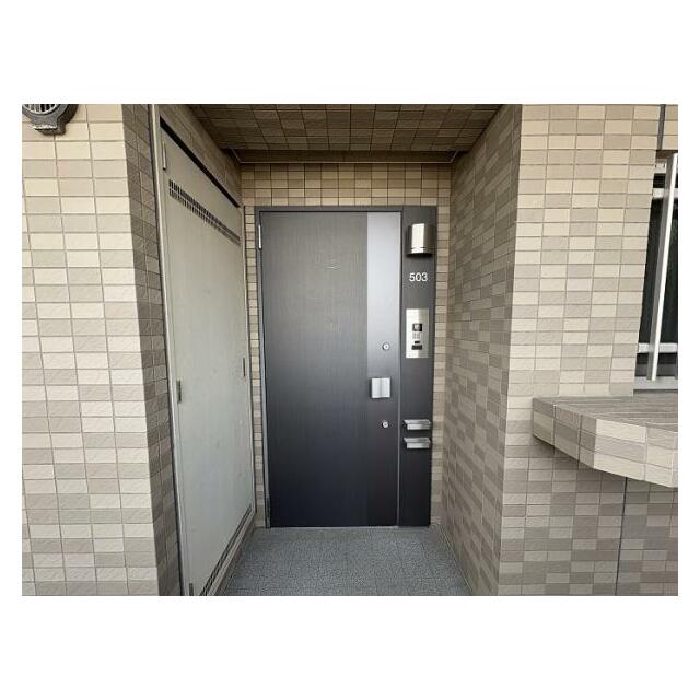 「玄関」端に位置するため家の前を歩く人も少なめです。