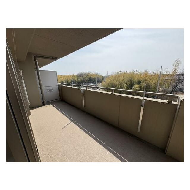 「バルコニー」最上階のため眺望・日当たりどちらも良好です。