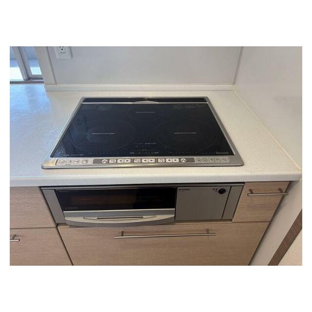 「コンロ」3口のIHがございます。