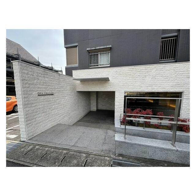 「エントランス」オートロック・防犯カメラ付きで安心な物件です。