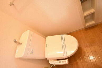 トイレで快適なひと時を・・・冬でもポカポカ♪温水洗浄便座です。