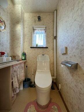 1階トイレ、きれいでカウンターつき