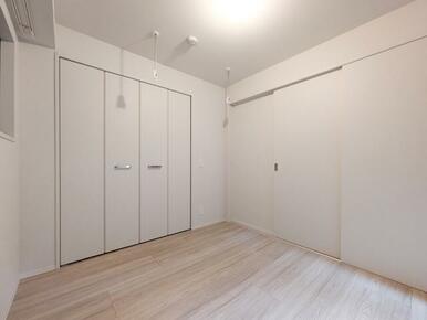 写真は2階のお部屋となります。