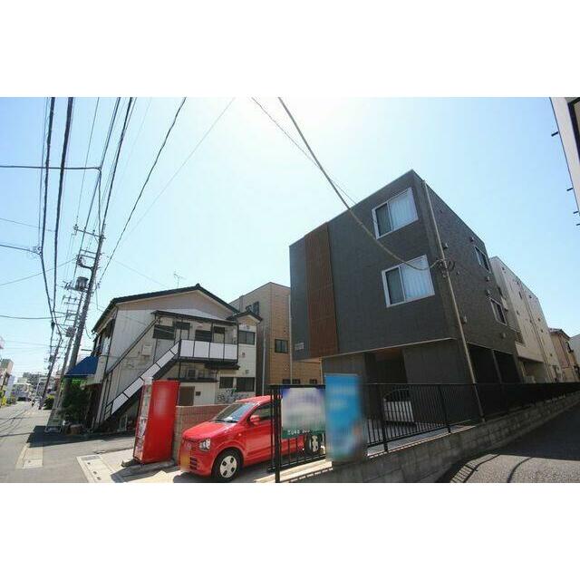 重量鉄骨造３階建て
