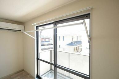 【設備】雨の日や花粉の時期に活躍する室内物干し付き♪