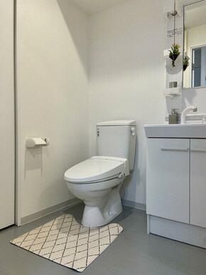 モデルルーム601号室の画像。トイレは洗浄便座です。