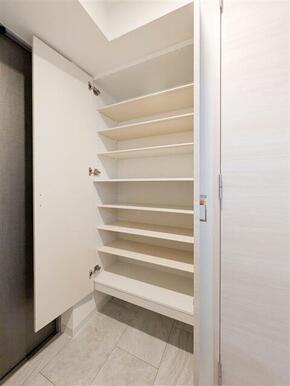 （参考）１２０７号室＜Ｗｈｉｔｅ＞　靴箱　※同一タイプとなります※別カラーのお部屋です