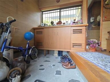 玄関内観です。