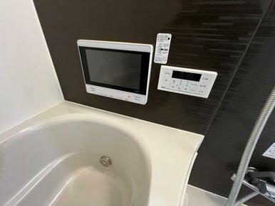 お風呂にテレビあります（※写真は同間取り1階のお部屋）