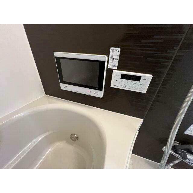 お風呂にテレビあります（※写真は同間取り1階のお部屋）