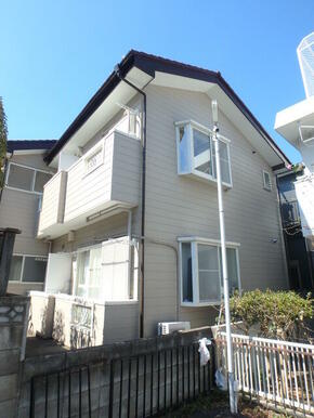 ２階建南向きの建物です