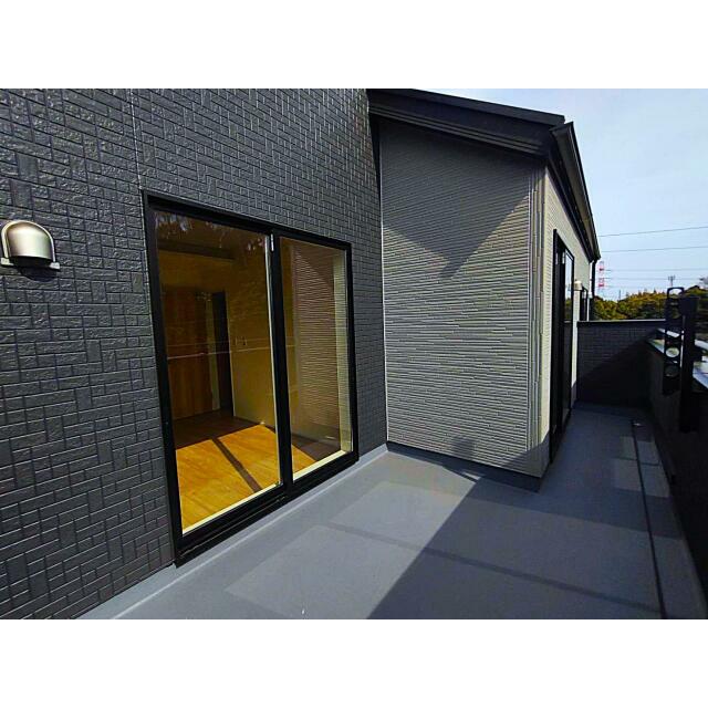 2部屋から行き来のできるワイドバルコニー