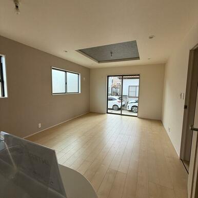 くつろぎスペースとしてはもとより、リビングに学習やテレワークのスペースを設けるご家庭も増えています（1号棟）