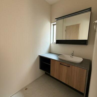 洗面台で帰宅後のリセットタイム（1号棟）