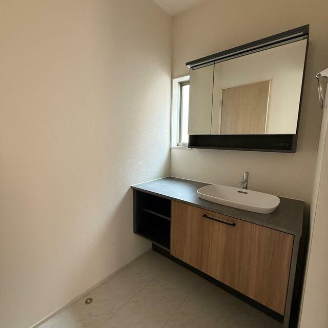 洗面台で帰宅後のリセットタイム（1号棟）